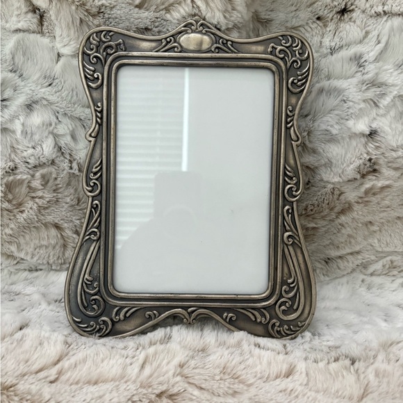 Ornate Victorian Silver Photo Frame for 5 x 7 Photo - Picture 1 of 8